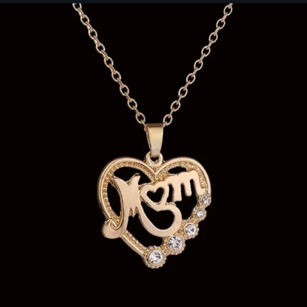 Gold Heart 'Mom' Pendant Necklace